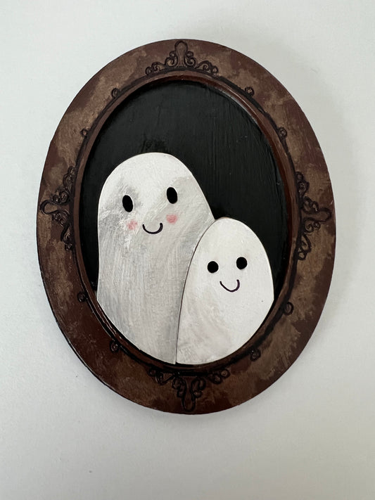 Ghost Portraits - Wooden Ghostie Pals Oval Shaped Frame