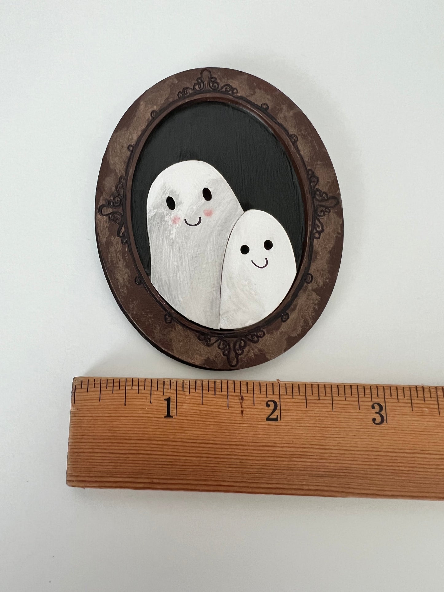 Ghost Portraits - Wooden Ghostie Pals Oval Shaped Frame