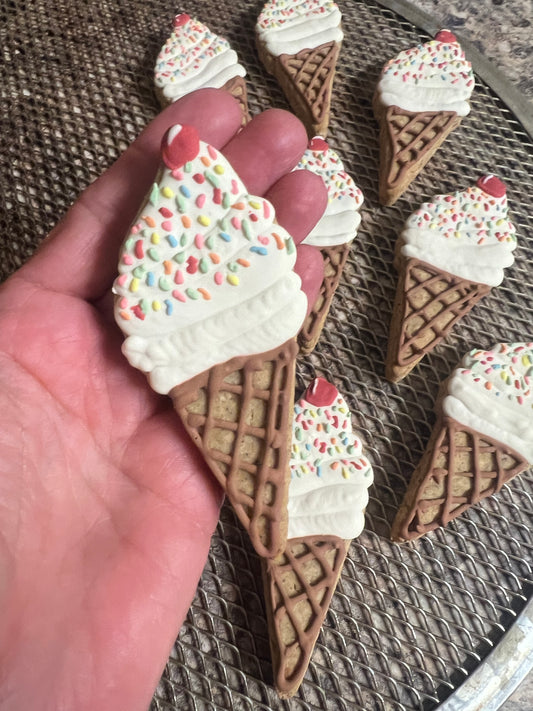 Dog Treats, Ice Cream Cone Frosted Peanut Butter Cookies, Limited Ingredient